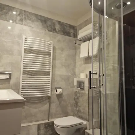 Pale' Bach 招待所 *